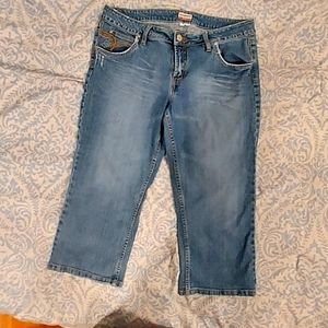 SOLD ON MECARI NO BOUNDARIES SIZE 16 CAPRIS